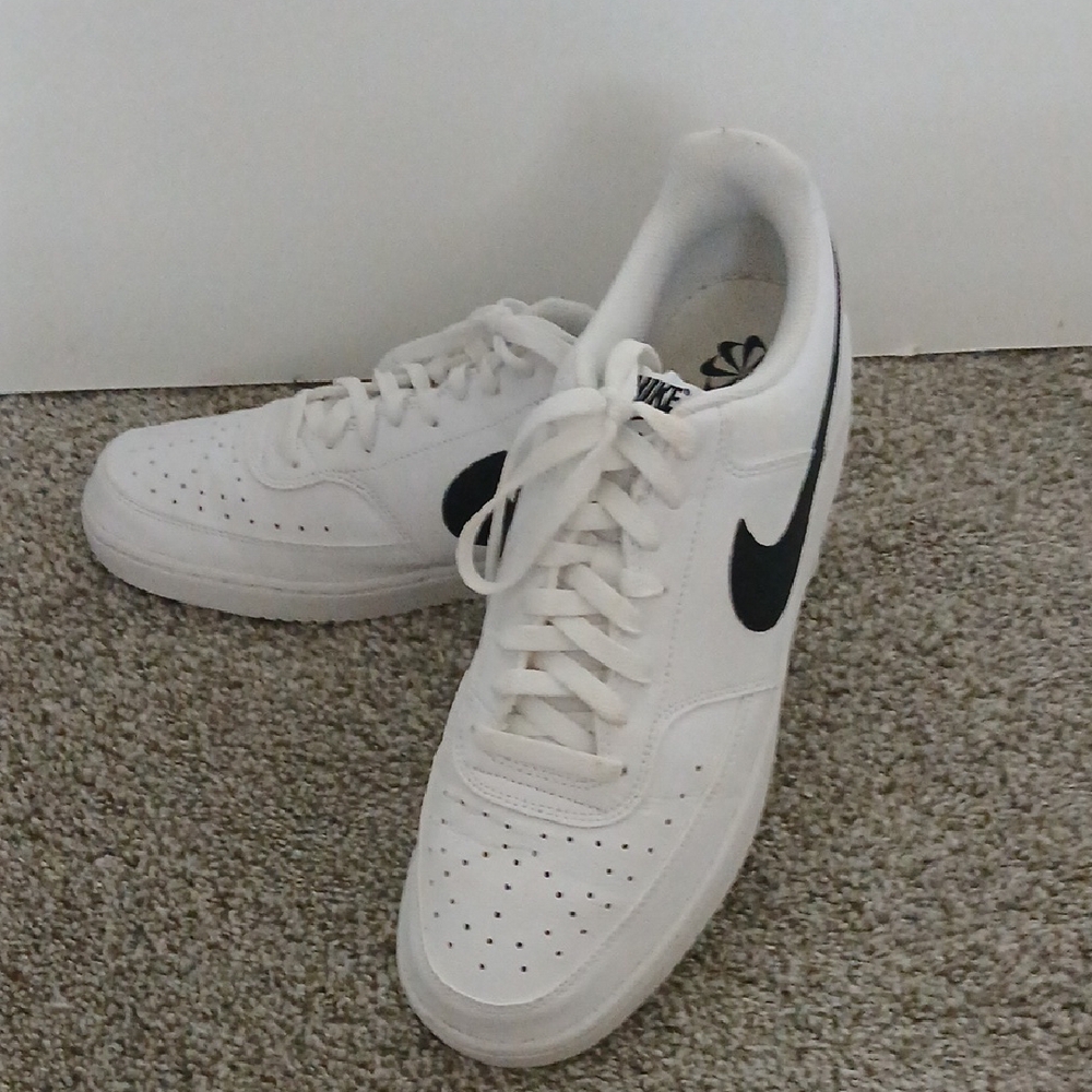 Nike Men's White and Black Sneakers